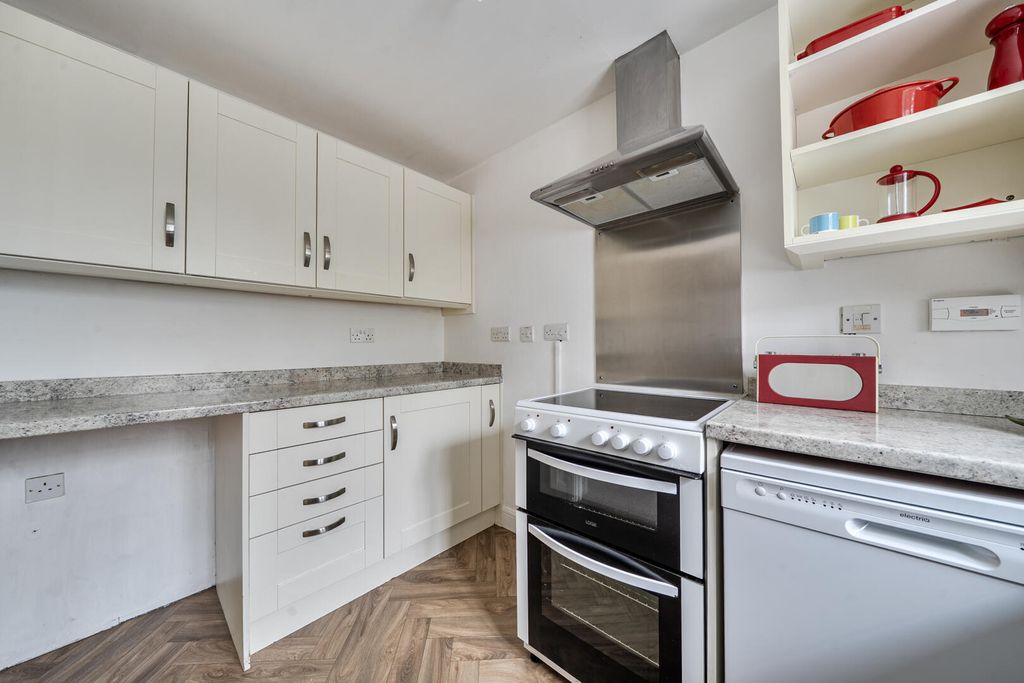 Property photo 3 of 18 Kitchen
