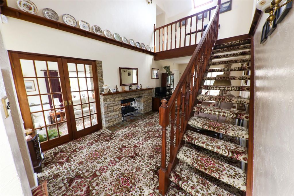 Property photo 2 of 30 Open Plan Living Room