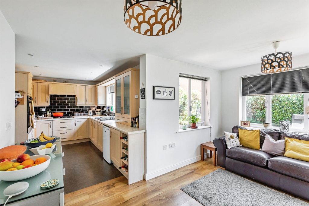 Property photo 2 of 17