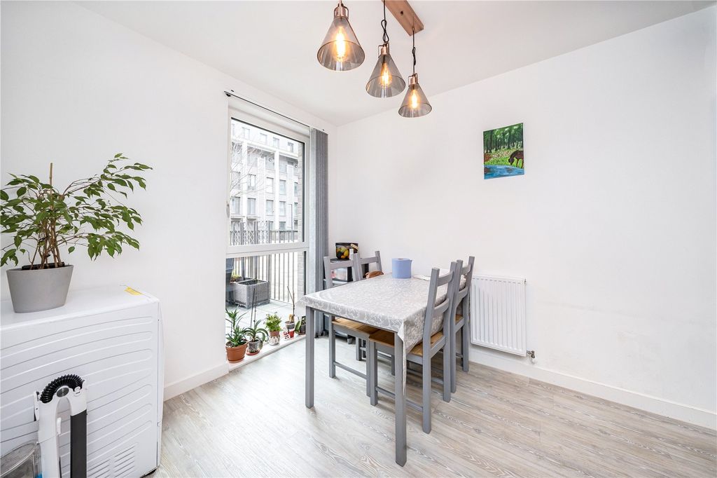 Property photo 3 of 11 Dining Room