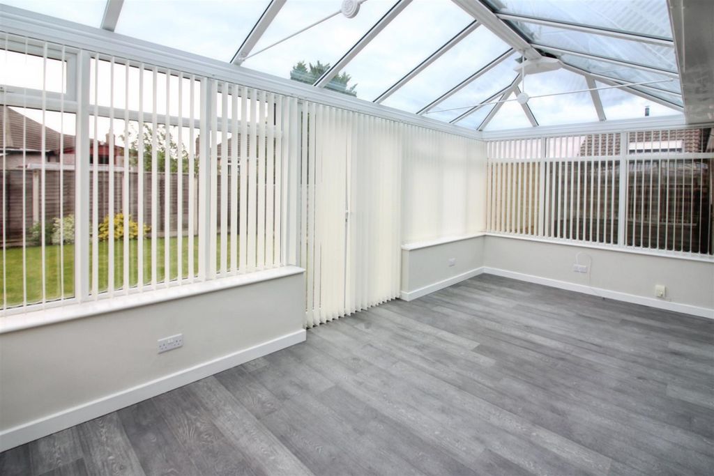 Property photo 2 of 13 Conservatory