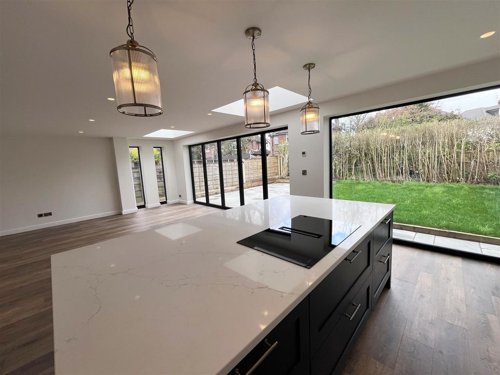 Additional image 9 of 5 bed detached house to rentKnutsford Road, Wilmslow SK9