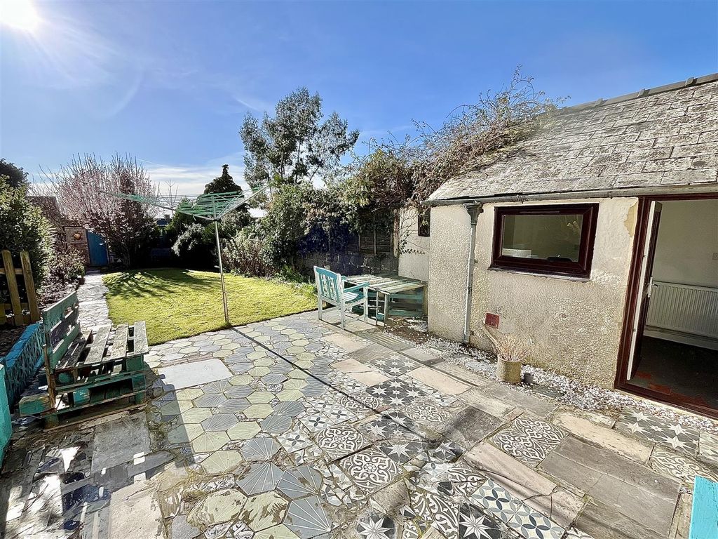 Property photo 2 of 23