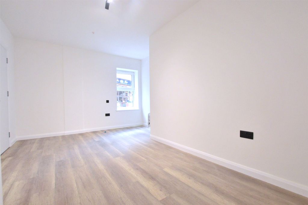 Property photo 2 of 8 Bedroom