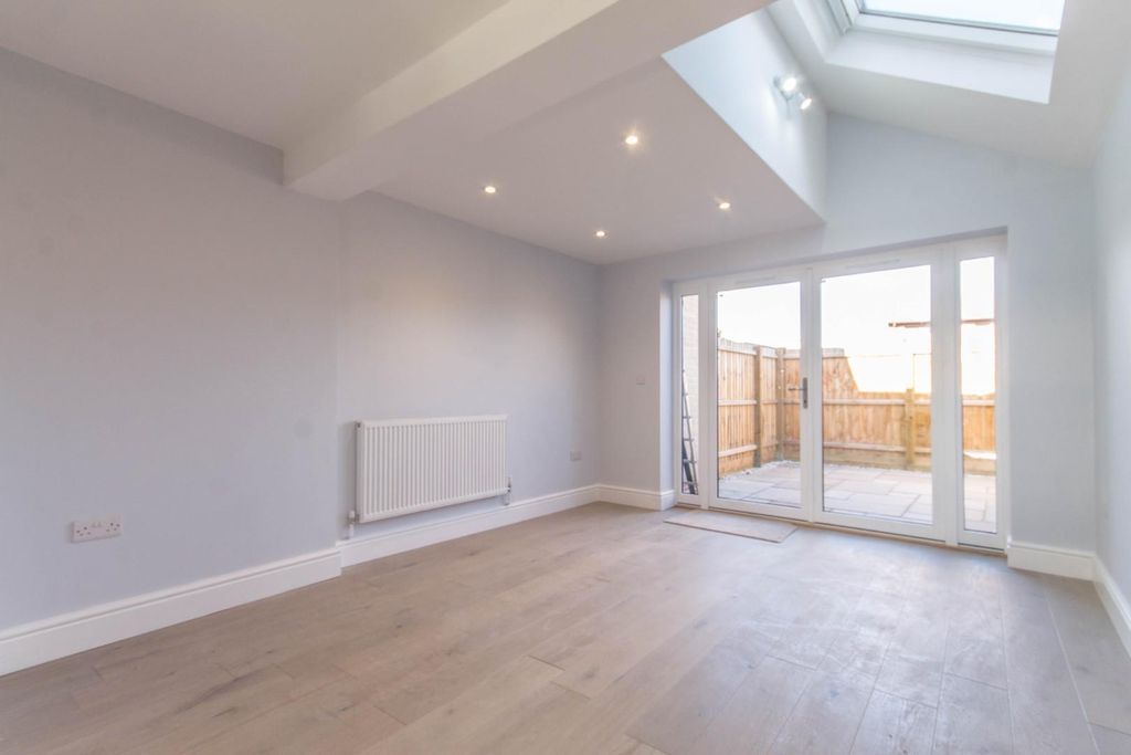 Property photo 2 of 9 Img_0489.Jpg