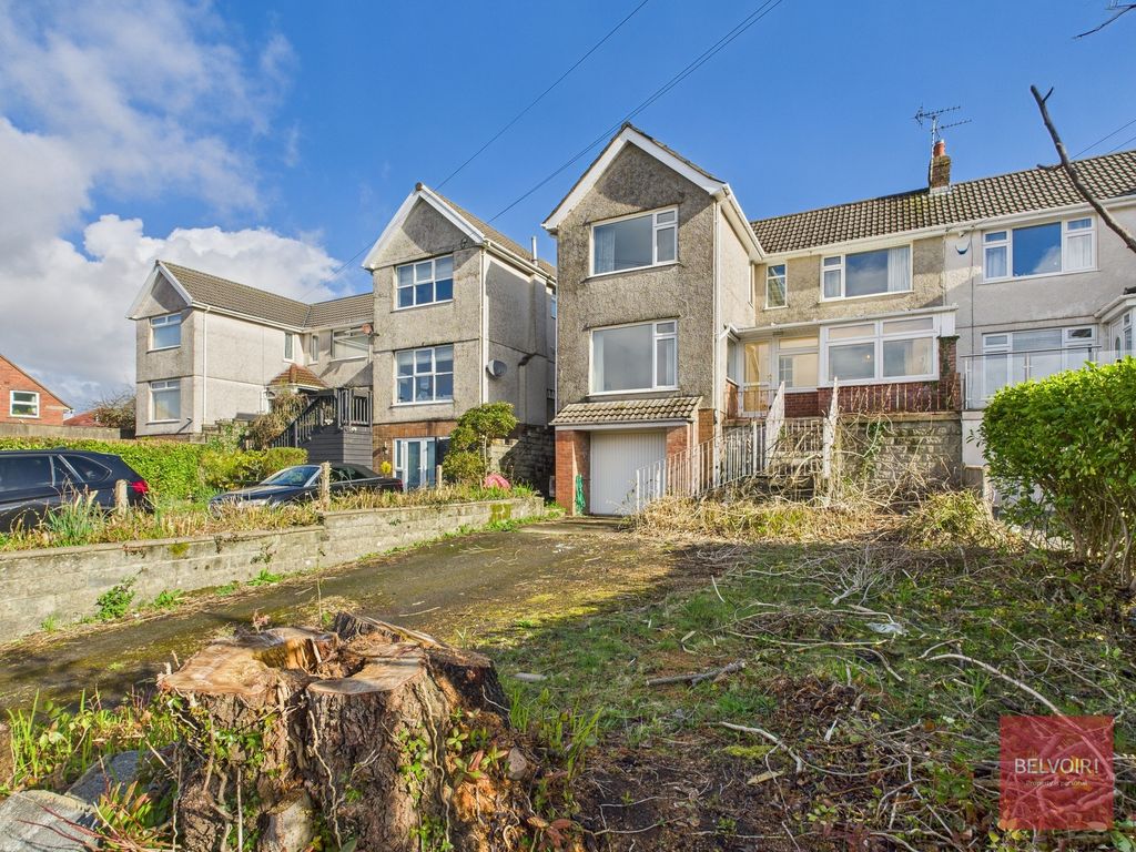 Property photo 1 of 32