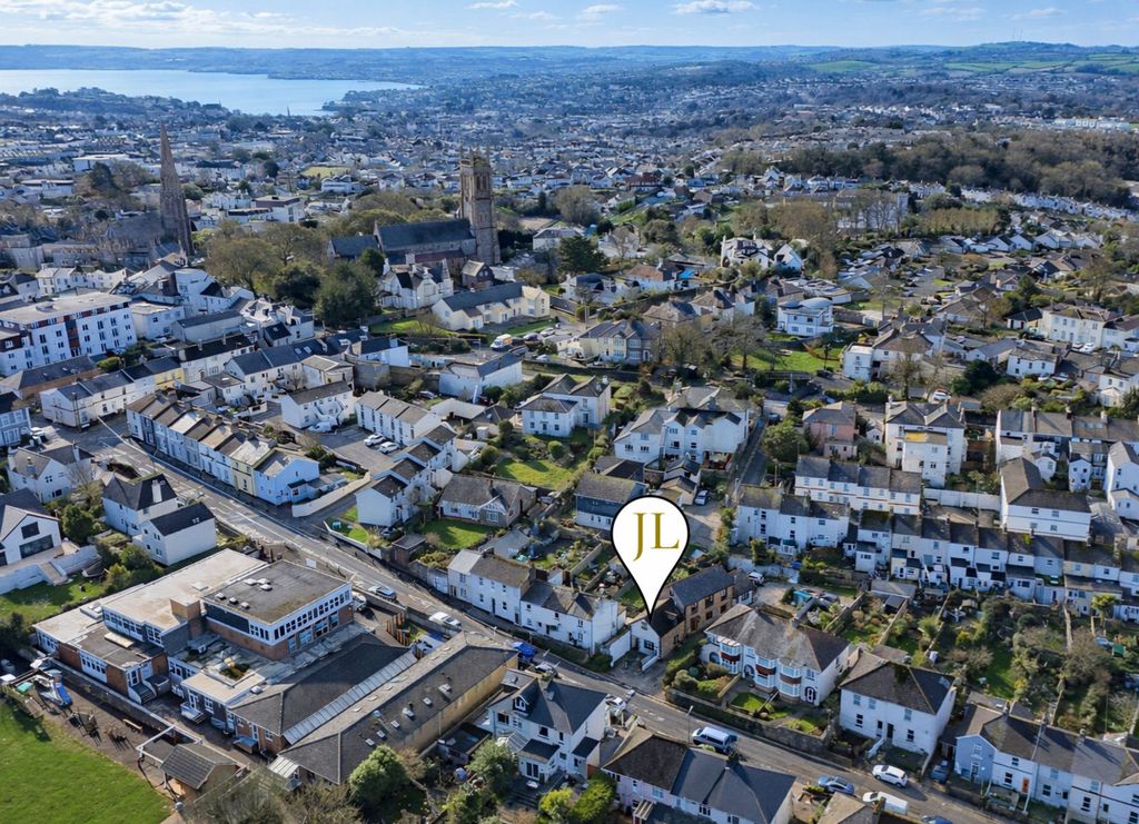 Property photo 3 of 16