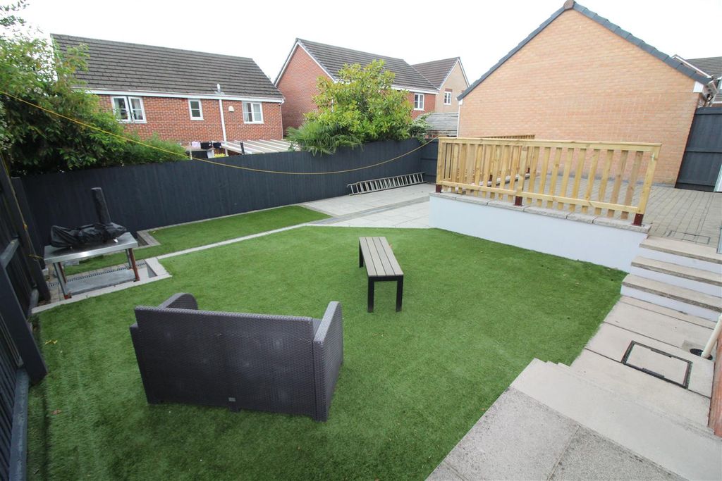 Property photo 2 of 40 Rear Garden