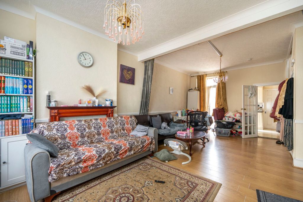 Property photo 1 of 8