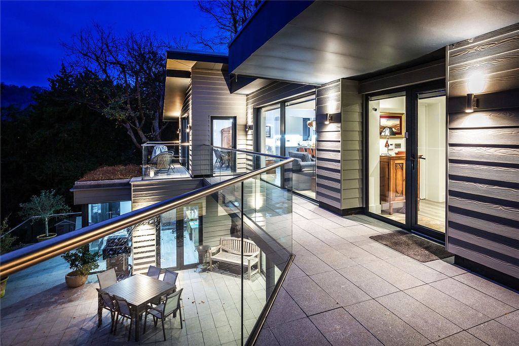 Property photo 3 of 20 Twilight