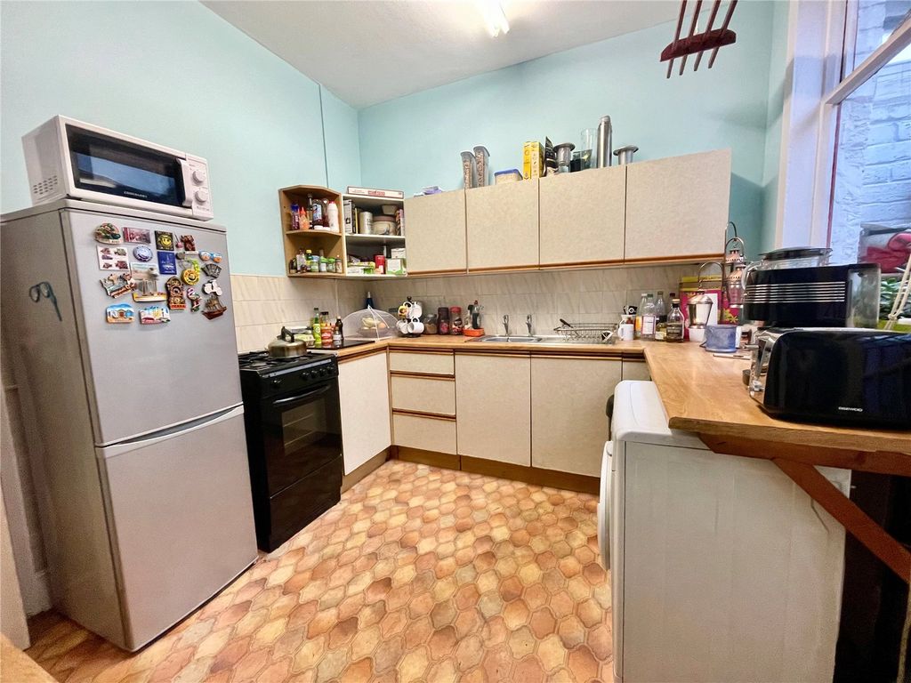 Property photo 3 of 8 Kitchen