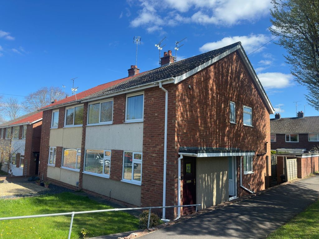 Property photo 1 of 10 Charming Semi-Detached Home Under A Clear Blue Sky...