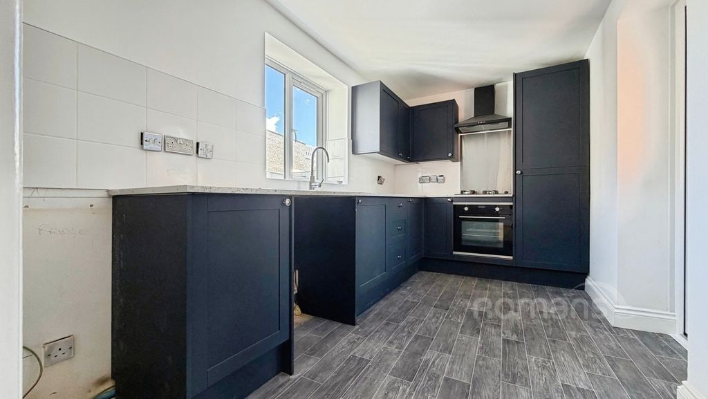 Property photo 2 of 16 Pbox-Img.Jpg