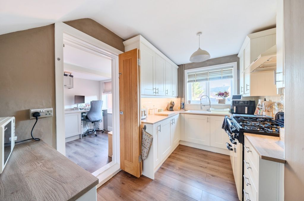 Property photo 3 of 21 1382394-15-691B2E0084868