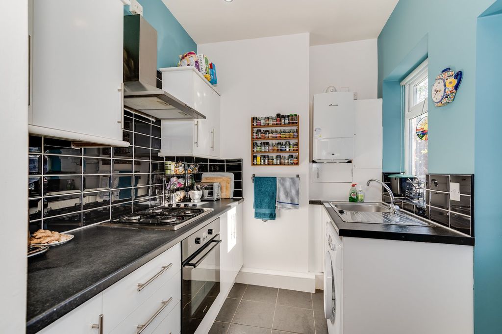 Property photo 2 of 23