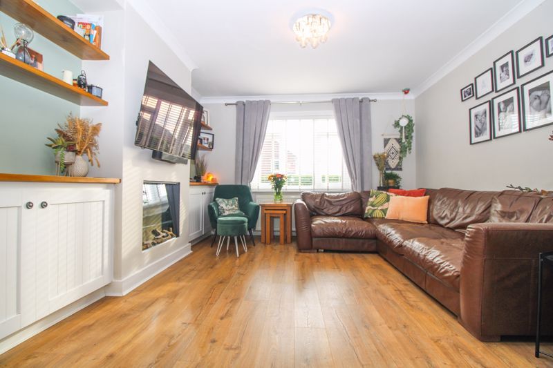 Property photo 2 of 24 Lounge