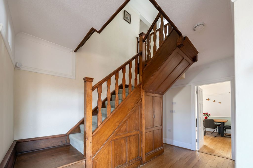 Property photo 3 of 34