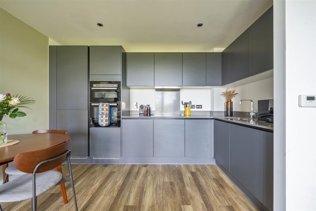 Property photo 3 of 21 Track Street, E17