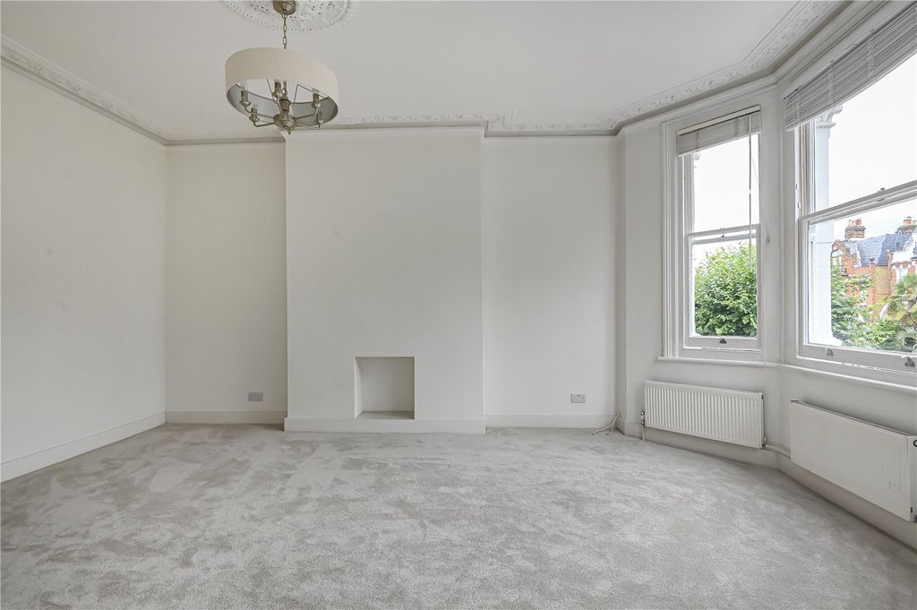 Property photo 3 of 11 Picture No. 28