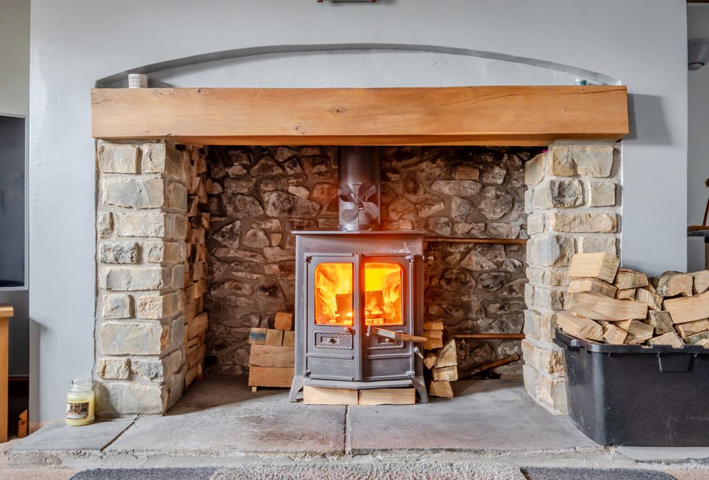 Property photo 3 of 23 1386200-16-693177...