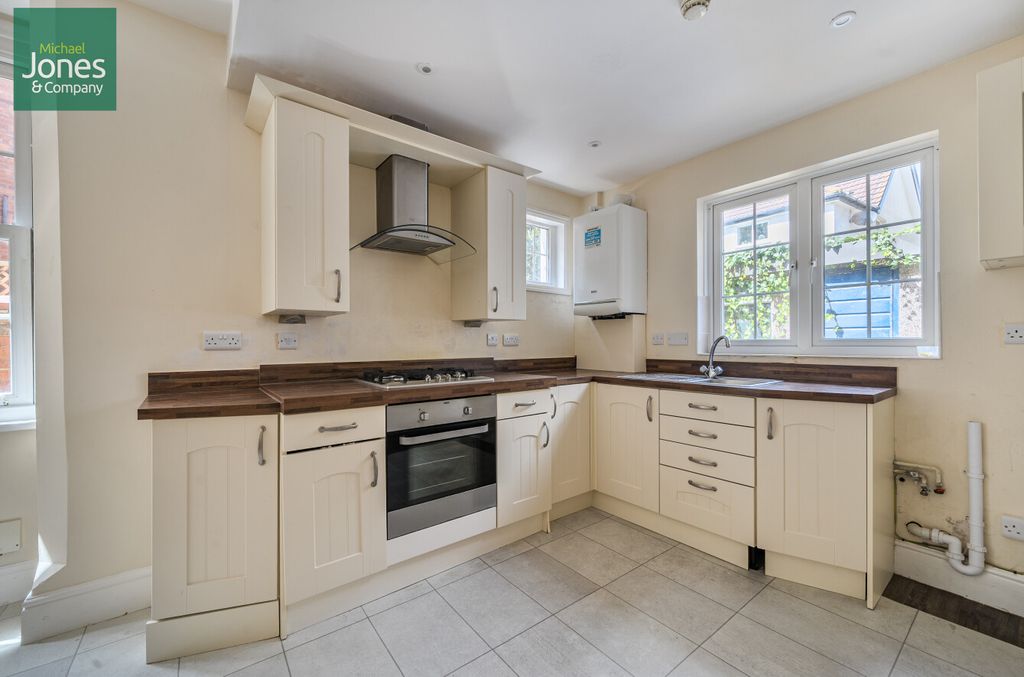 Property photo 2 of 7 Kitchen