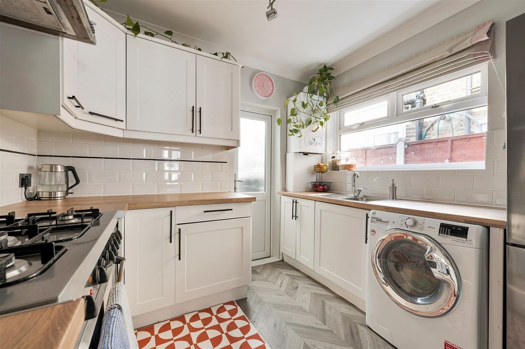Property photo 3 of 35 Tweedmouth Road, E13