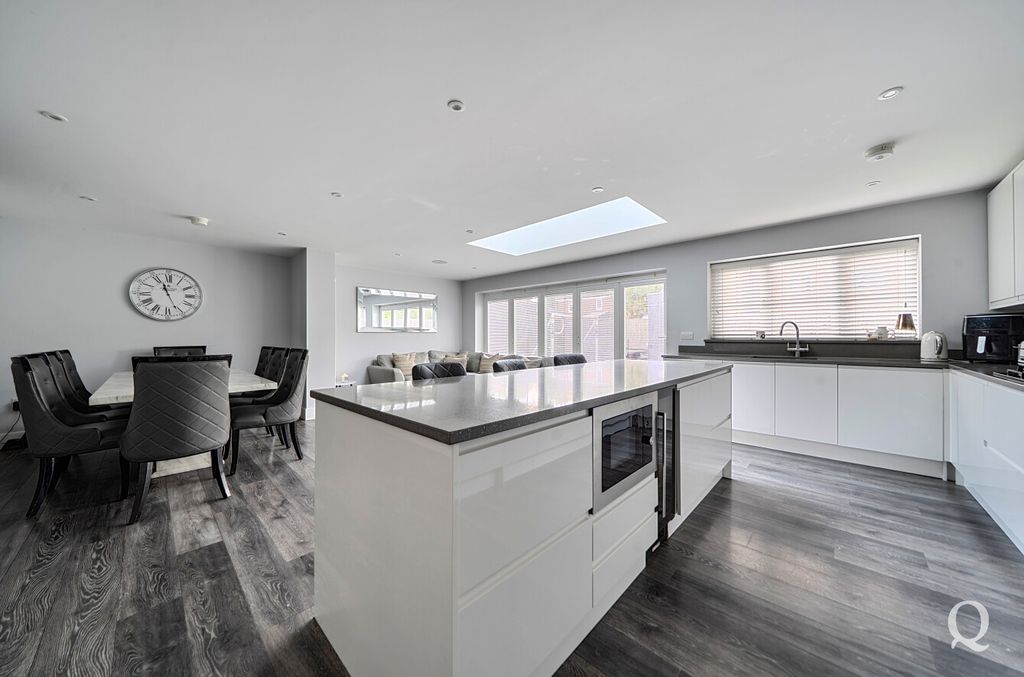 Property photo 2 of 24 F217442c-43c9-41A...