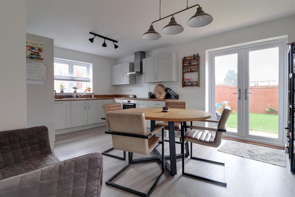 Property photo 2 of 22