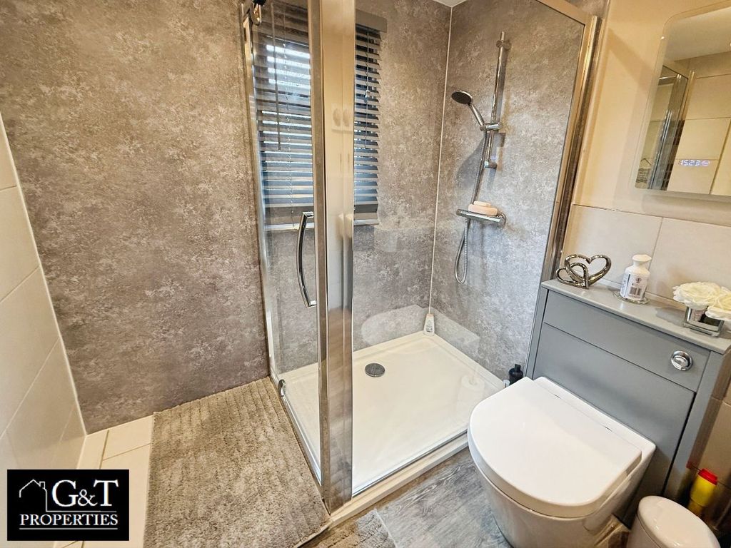 Property photo 2 of 22 Bathroom