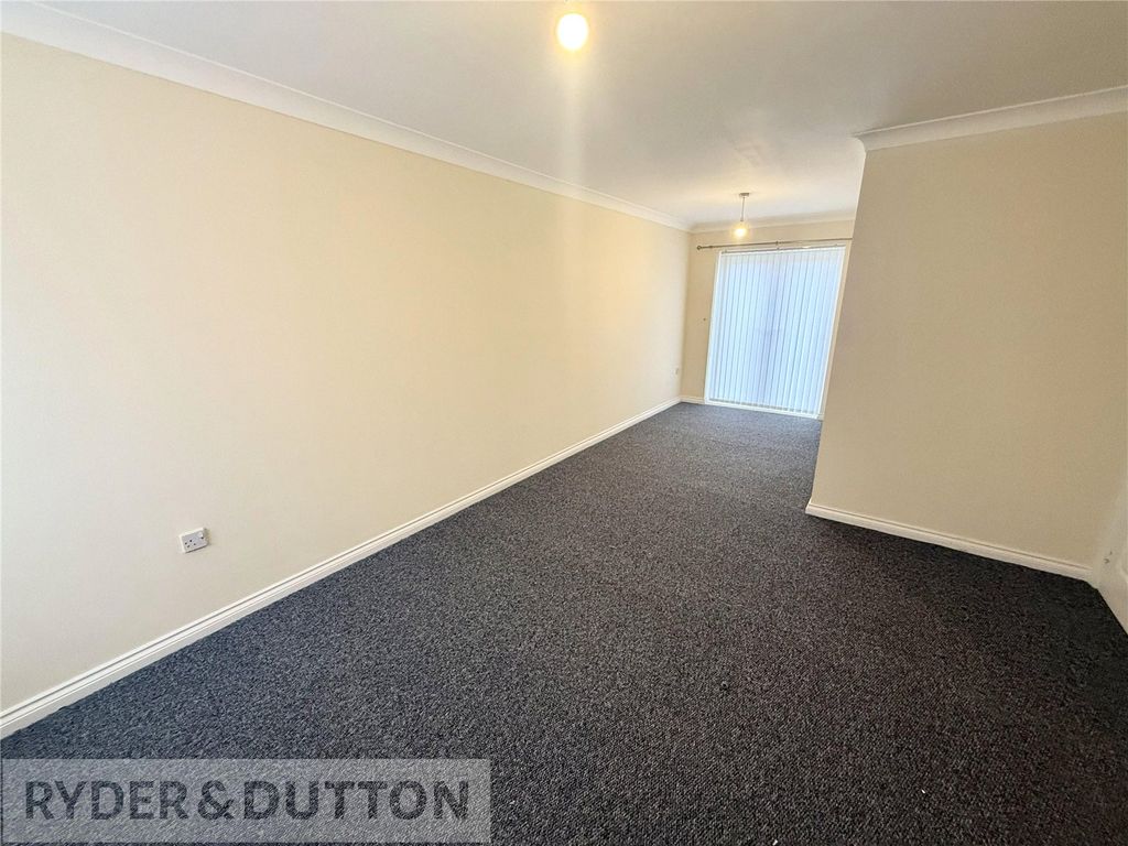 Property photo 3 of 19 Lounge