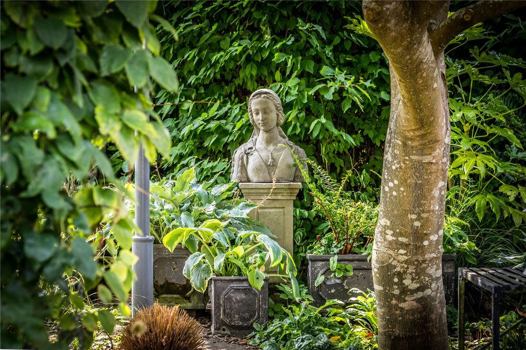 Property photo 2 of 50 House. Partnership