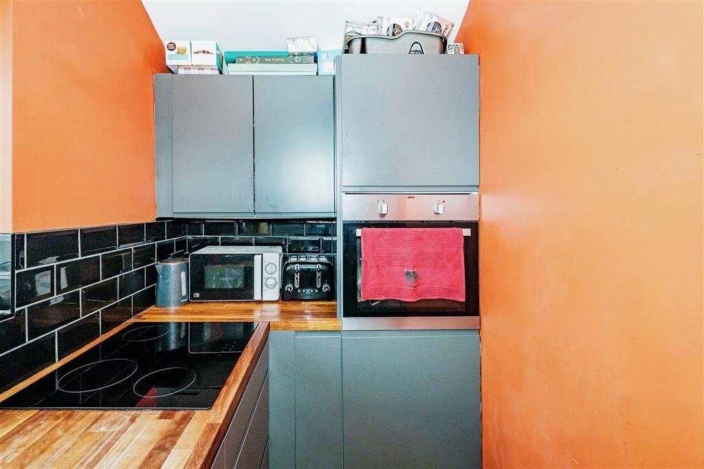 Property photo 3 of 10 Kitchen