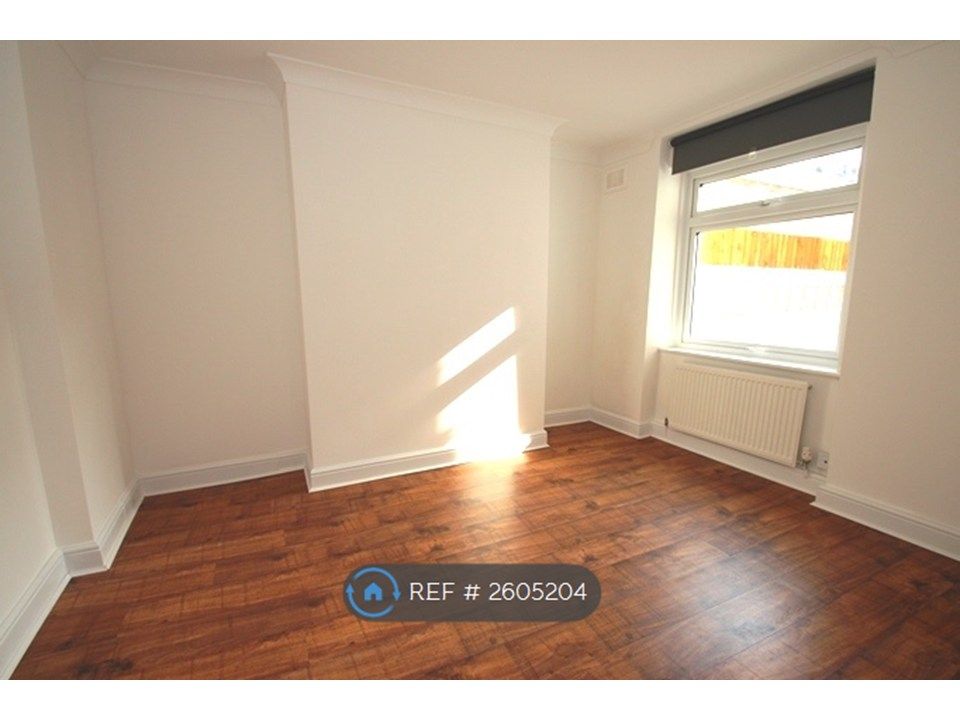 Property photo 2 of 5 Bedroom
