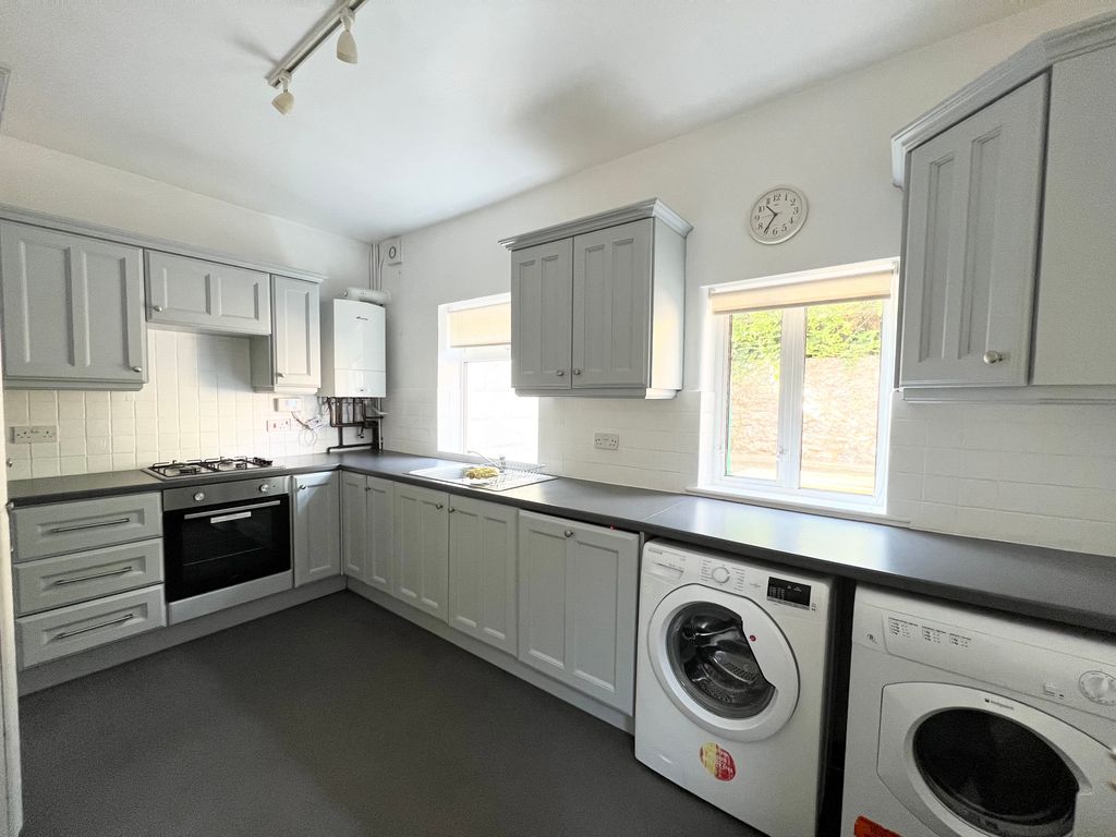 Property photo 2 of 9 Kitchen