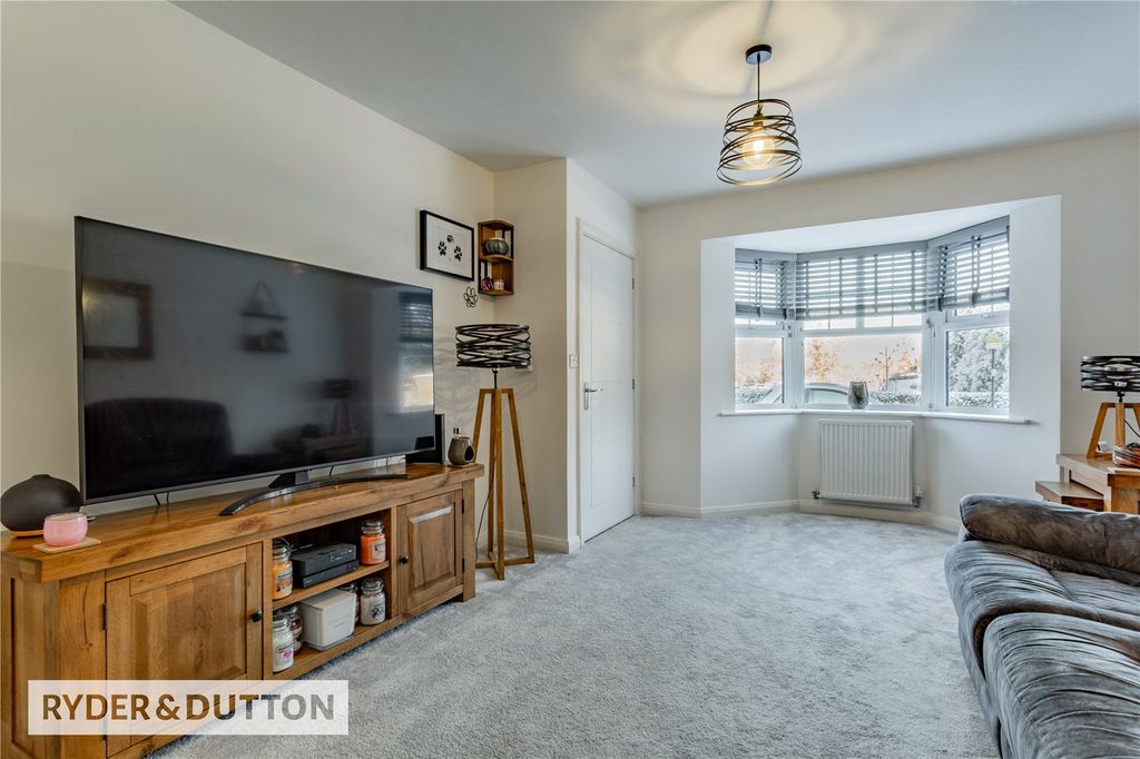 Property photo 3 of 26 Lounge