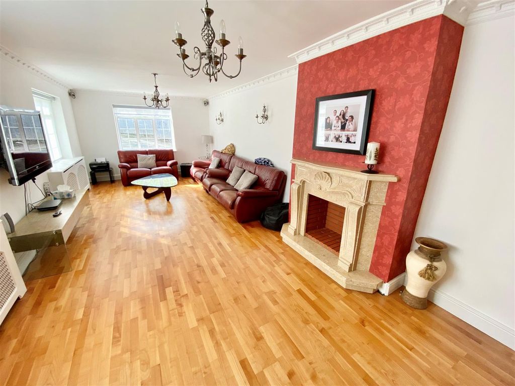 Property photo 2 of 20 1 Swan L.Jpg