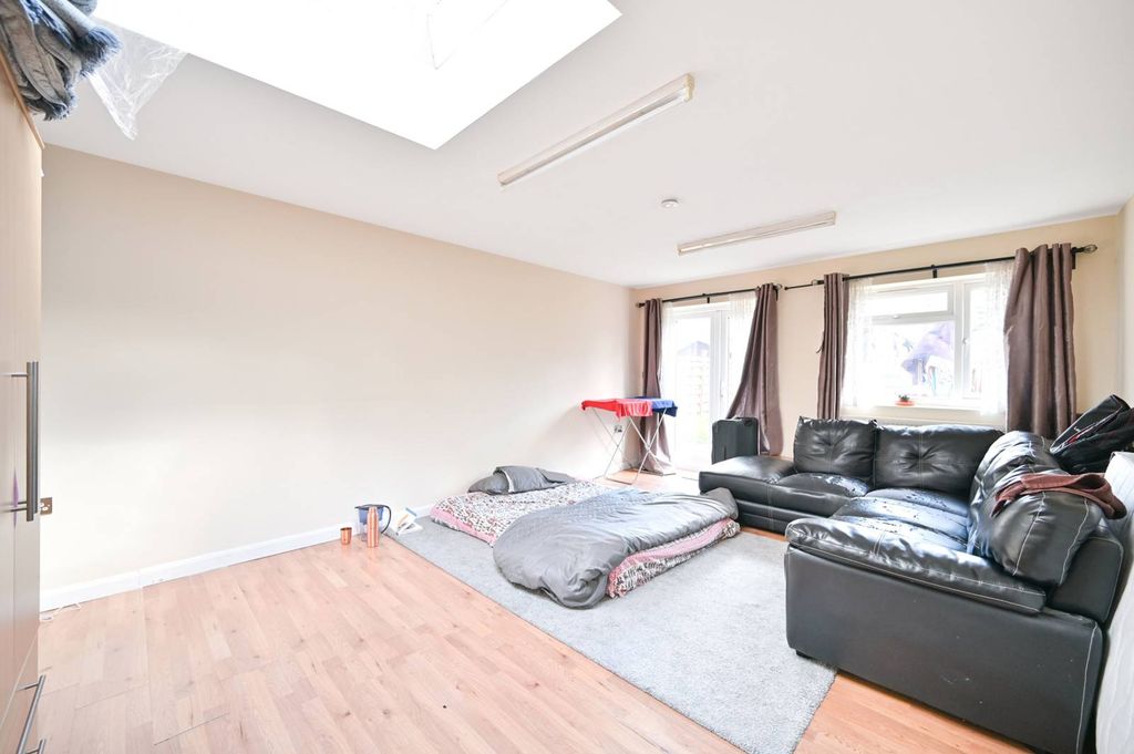 Property photo 2 of 9