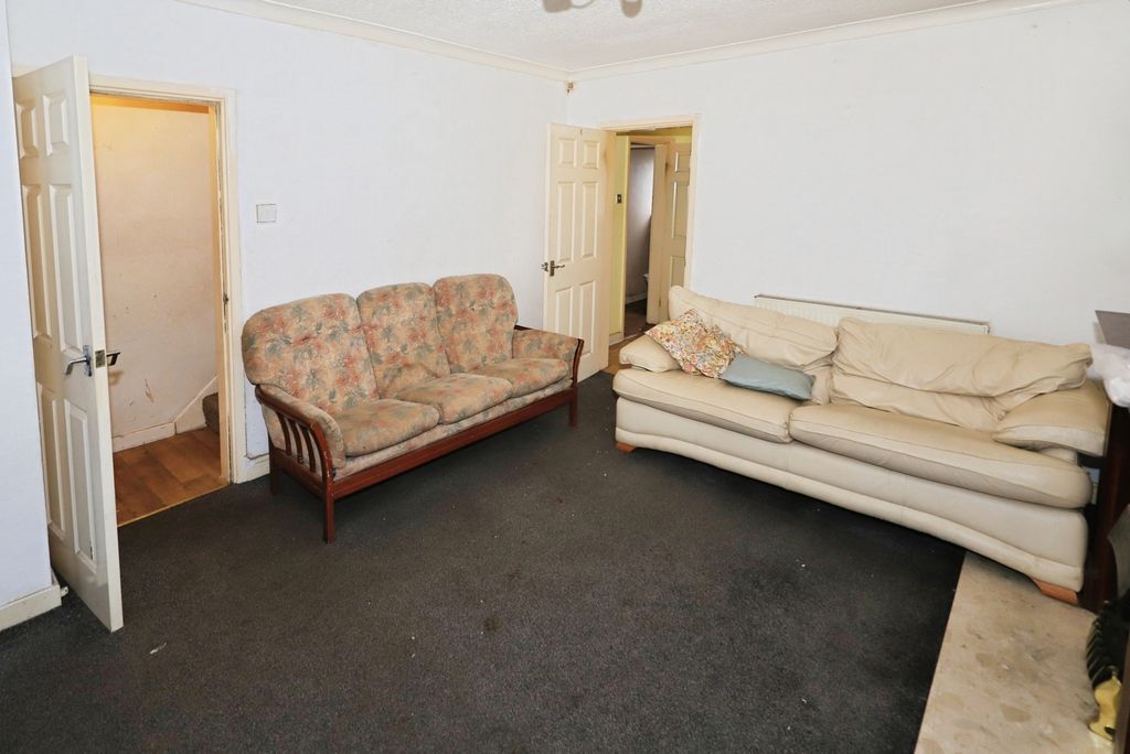 Property photo 3 of 17 Photo