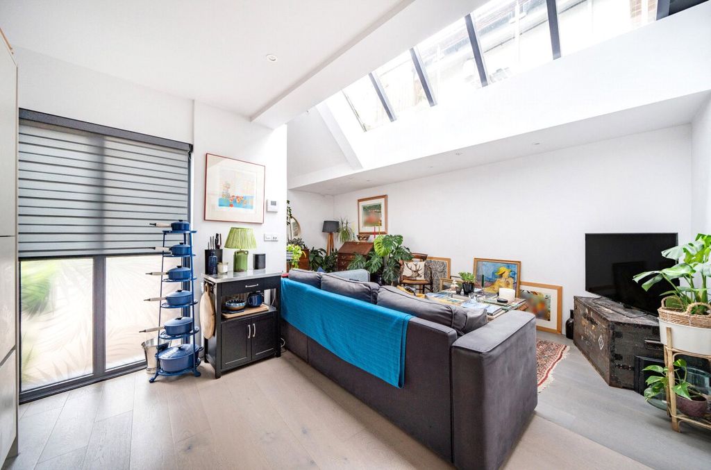 Property photo 2 of 10 Picture No. 12