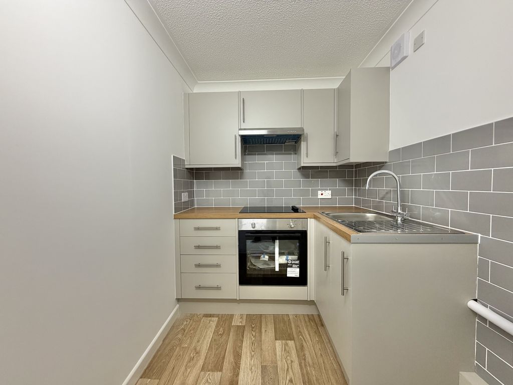 Property photo 2 of 12 Photo 6