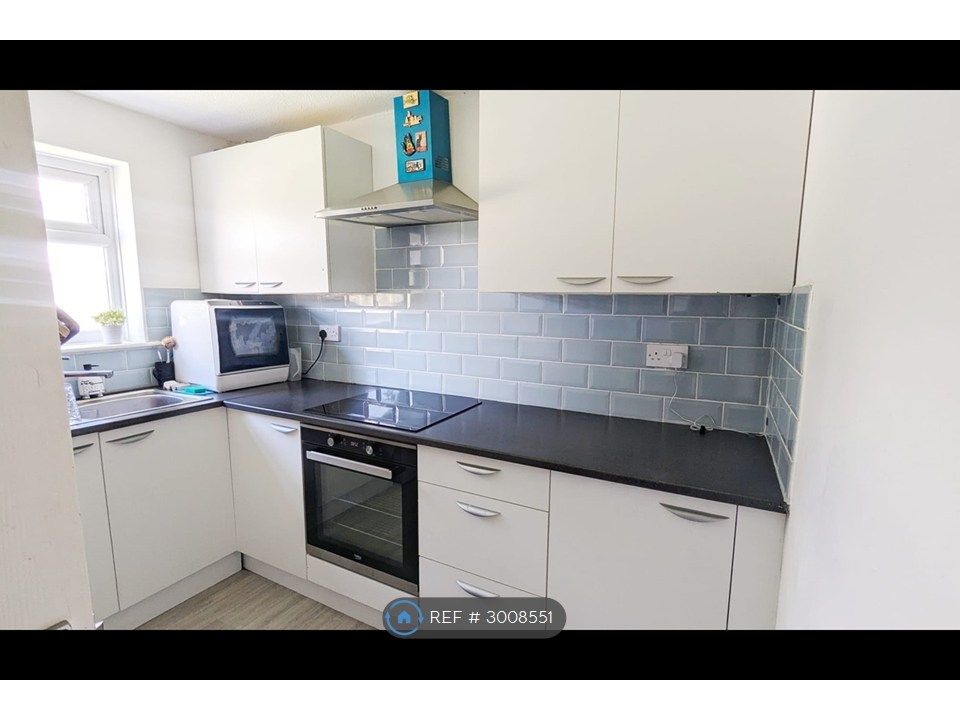 Property photo 2 of 10 Separate Kitchen