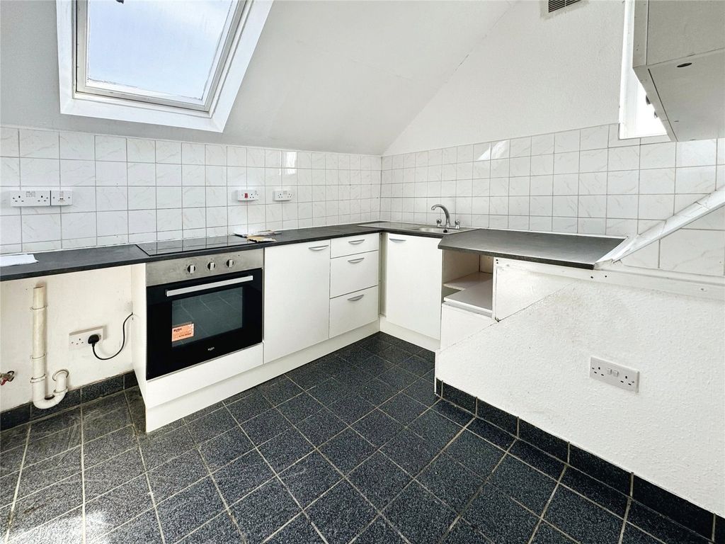 Property photo 1 of 6 Fitted Kitchen
