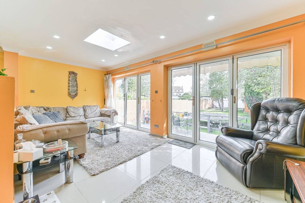 Property photo 2 of 11