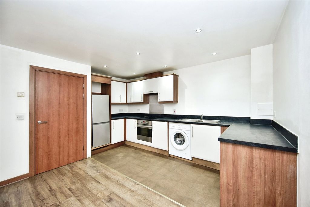 Property photo 3 of 15 Kitchen/Lounge