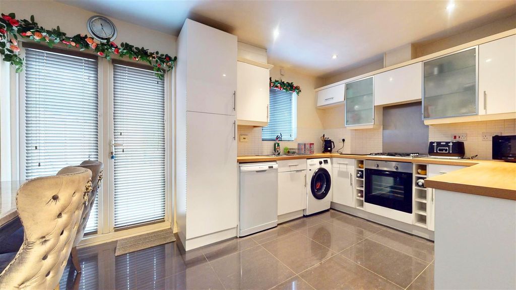 Property photo 3 of 25 Breccia Gardens Kitchen Diner