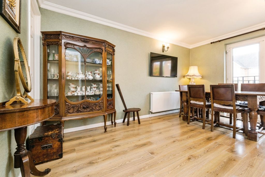 Property photo 3 of 16 Photo