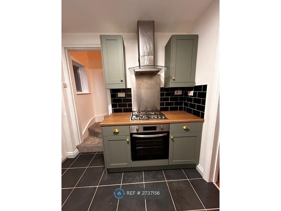 Property photo 1 of 4 Kitchen