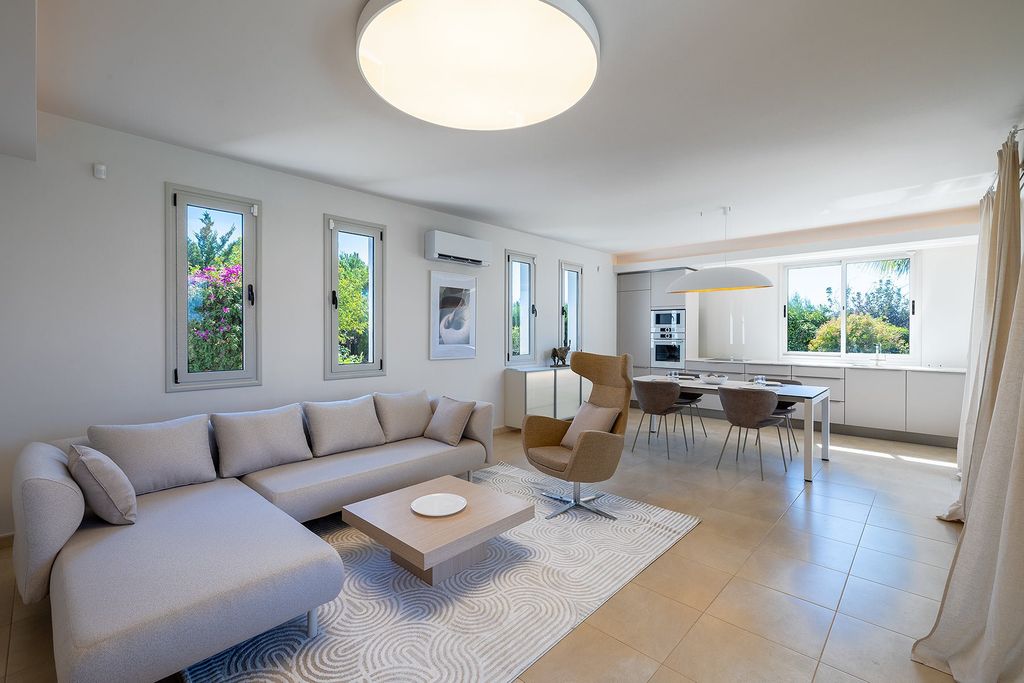 Property photo 2 of 24