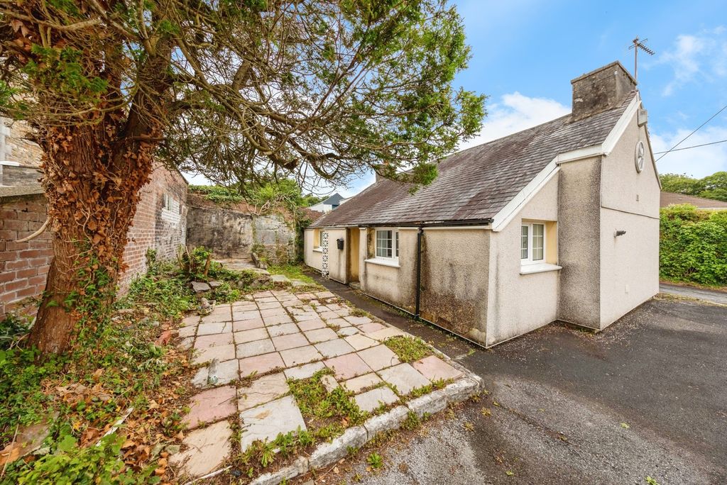 Property photo 2 of 17 Photo