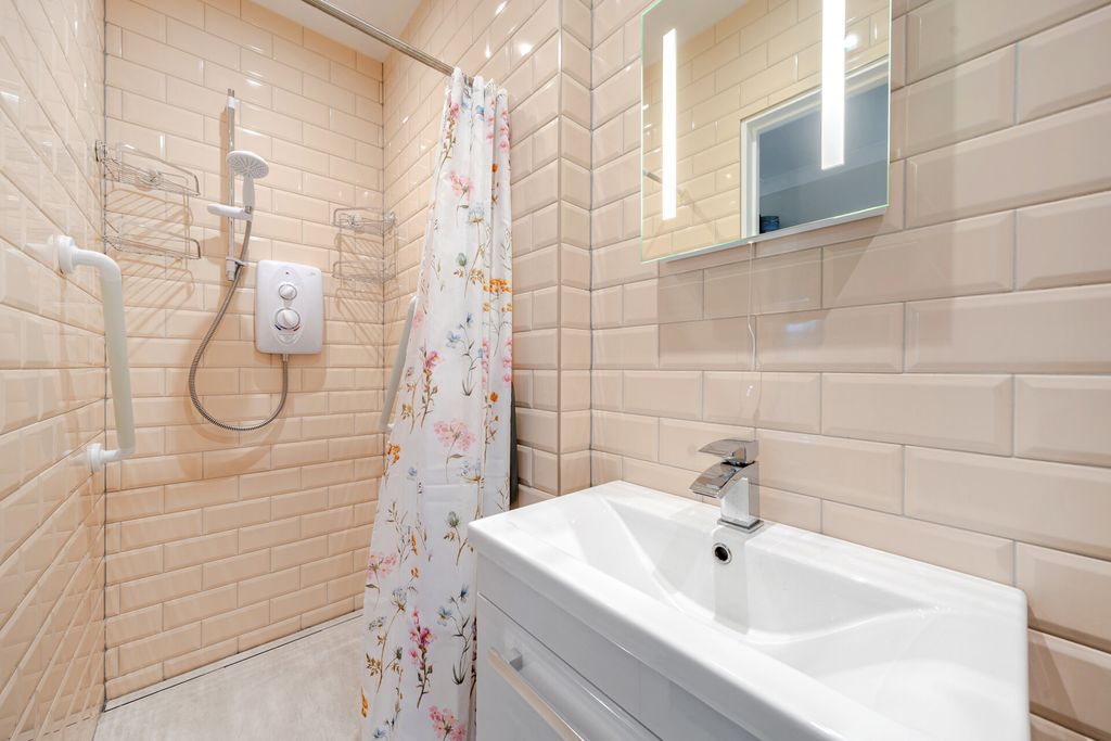 Property photo 3 of 20 1-6A83551A1687E-1...